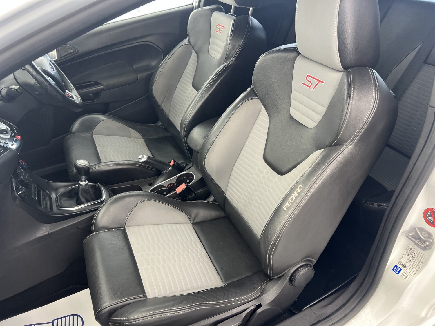 Used Ford Fiesta 2015 for sale - 78201965: Photo 24