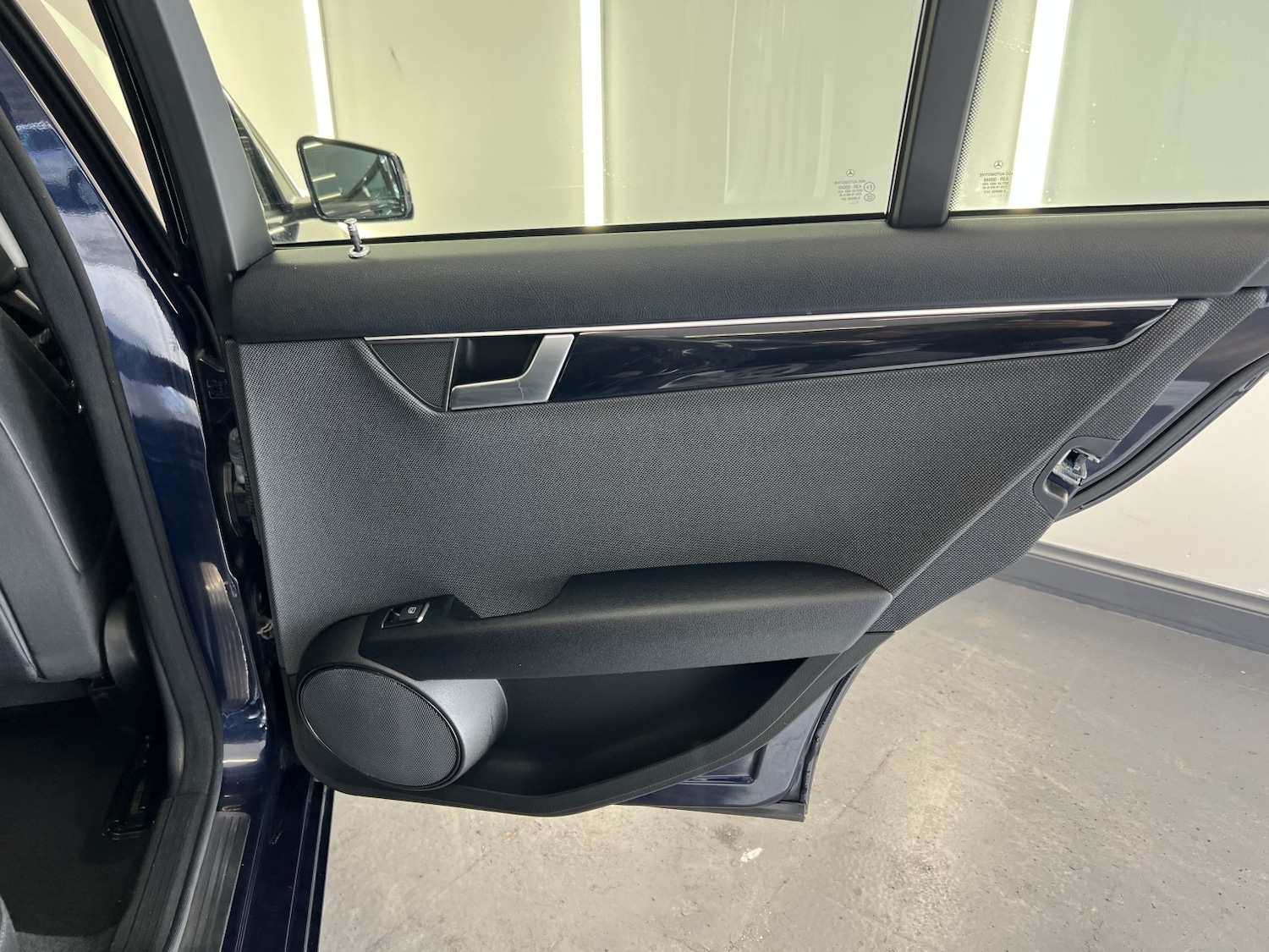 Used Mercedes-Benz C Class 2011 for sale - 77735799: Photo 24