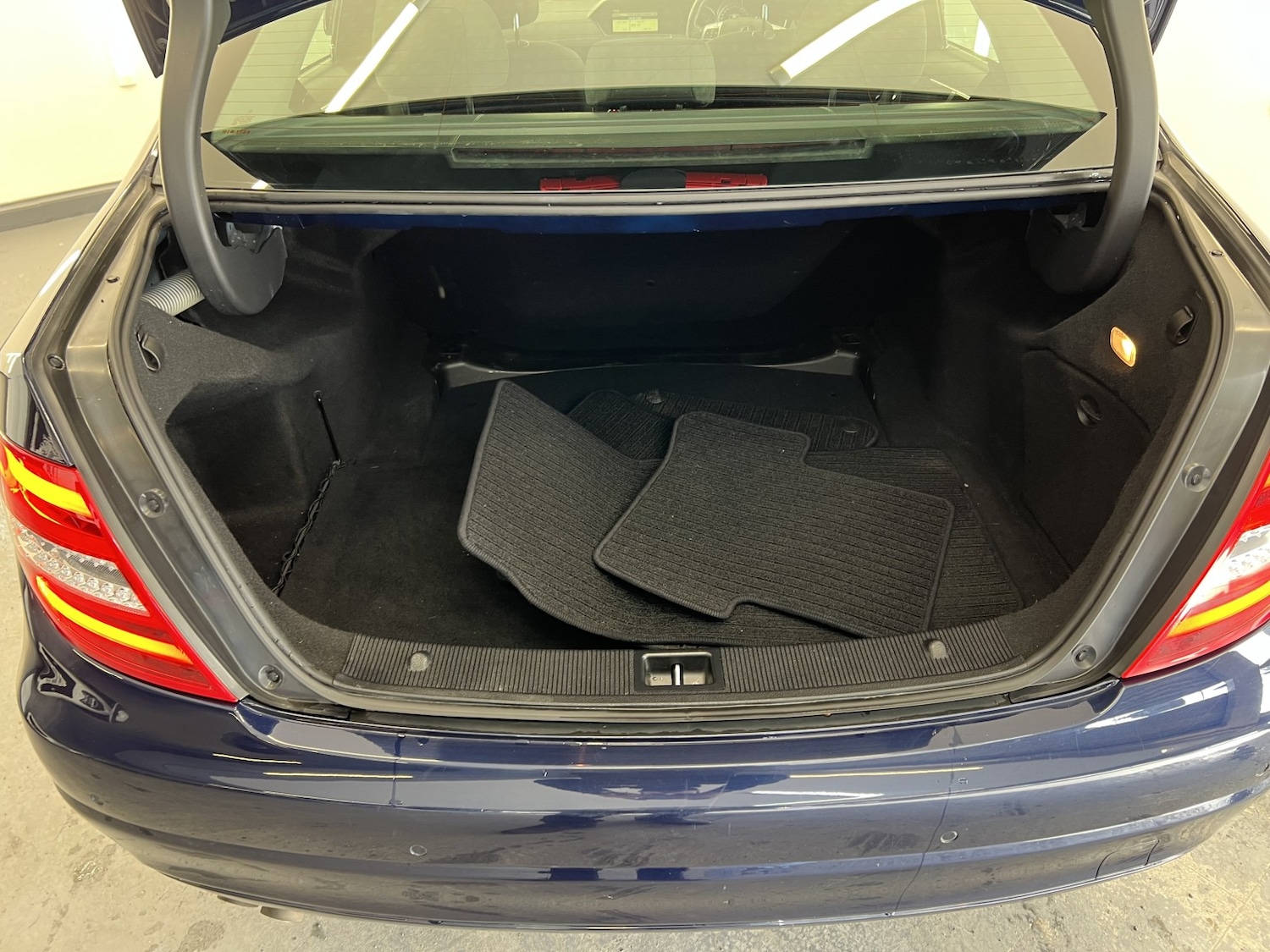 Used Mercedes-Benz C Class 2011 for sale - 77735799: Photo 25