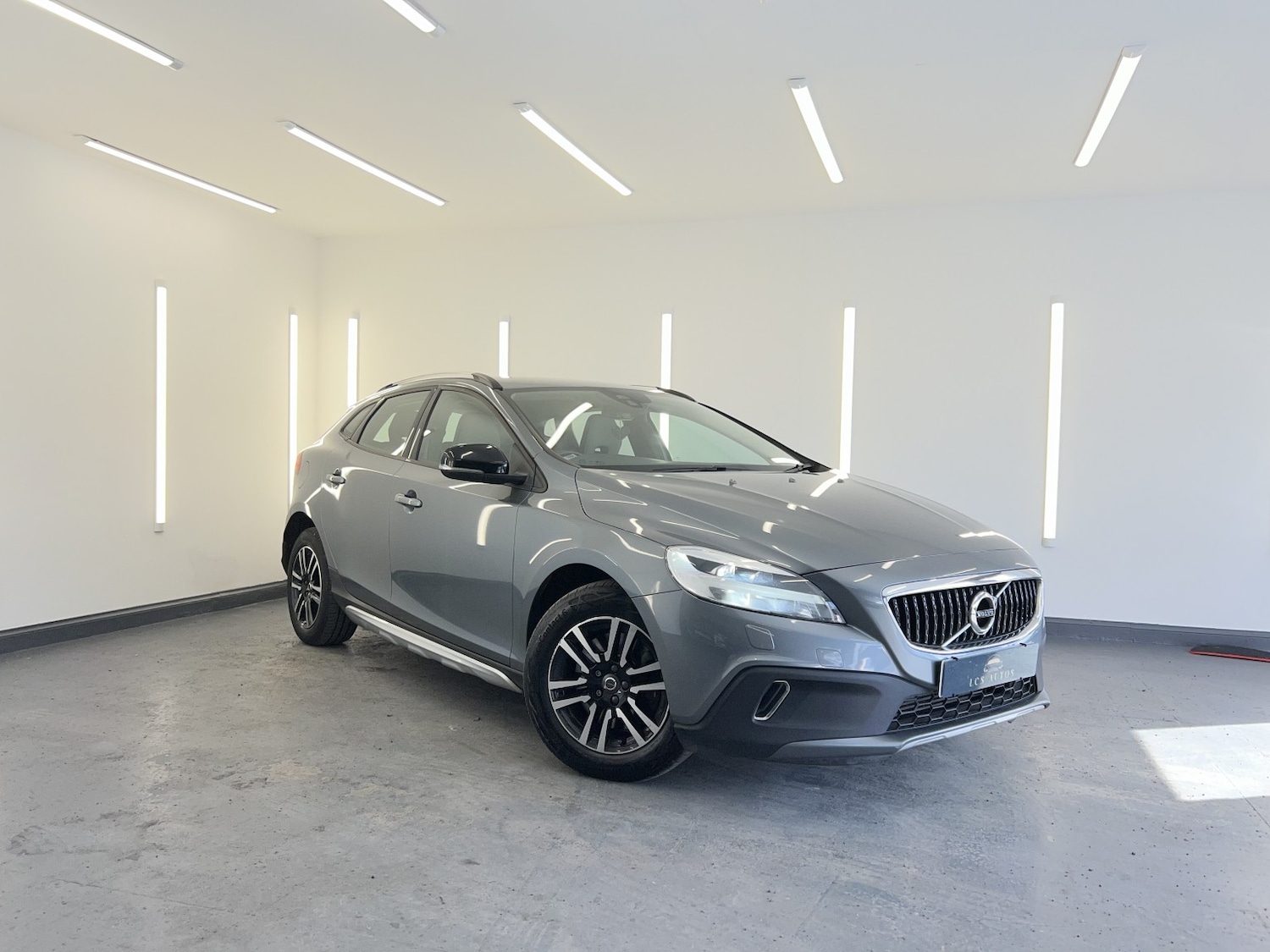 Used Volvo V40 2018 for sale - 77891556: Photo 2