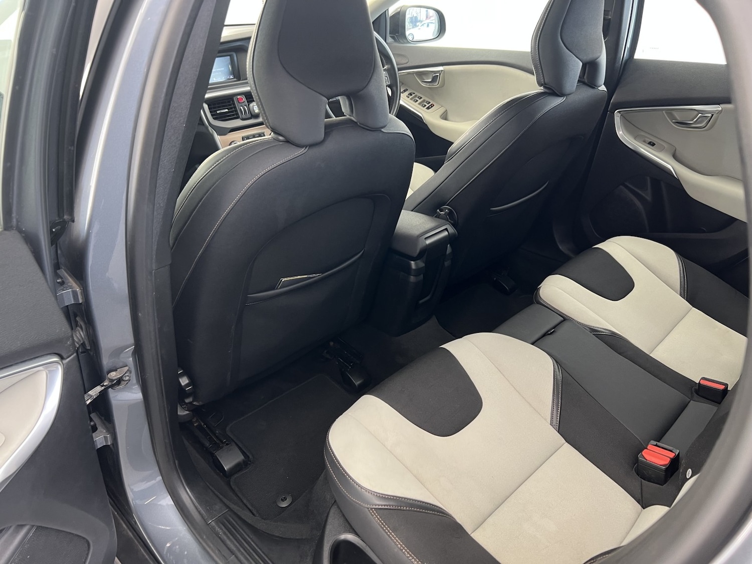 Used Volvo V40 2018 for sale - 77891556: Photo 26