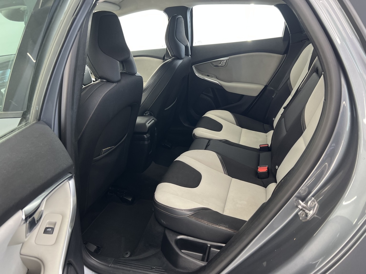 Used Volvo V40 2018 for sale - 77891556: Photo 27