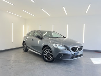 Used Volvo V40 2018 for sale - 77891556: Photo