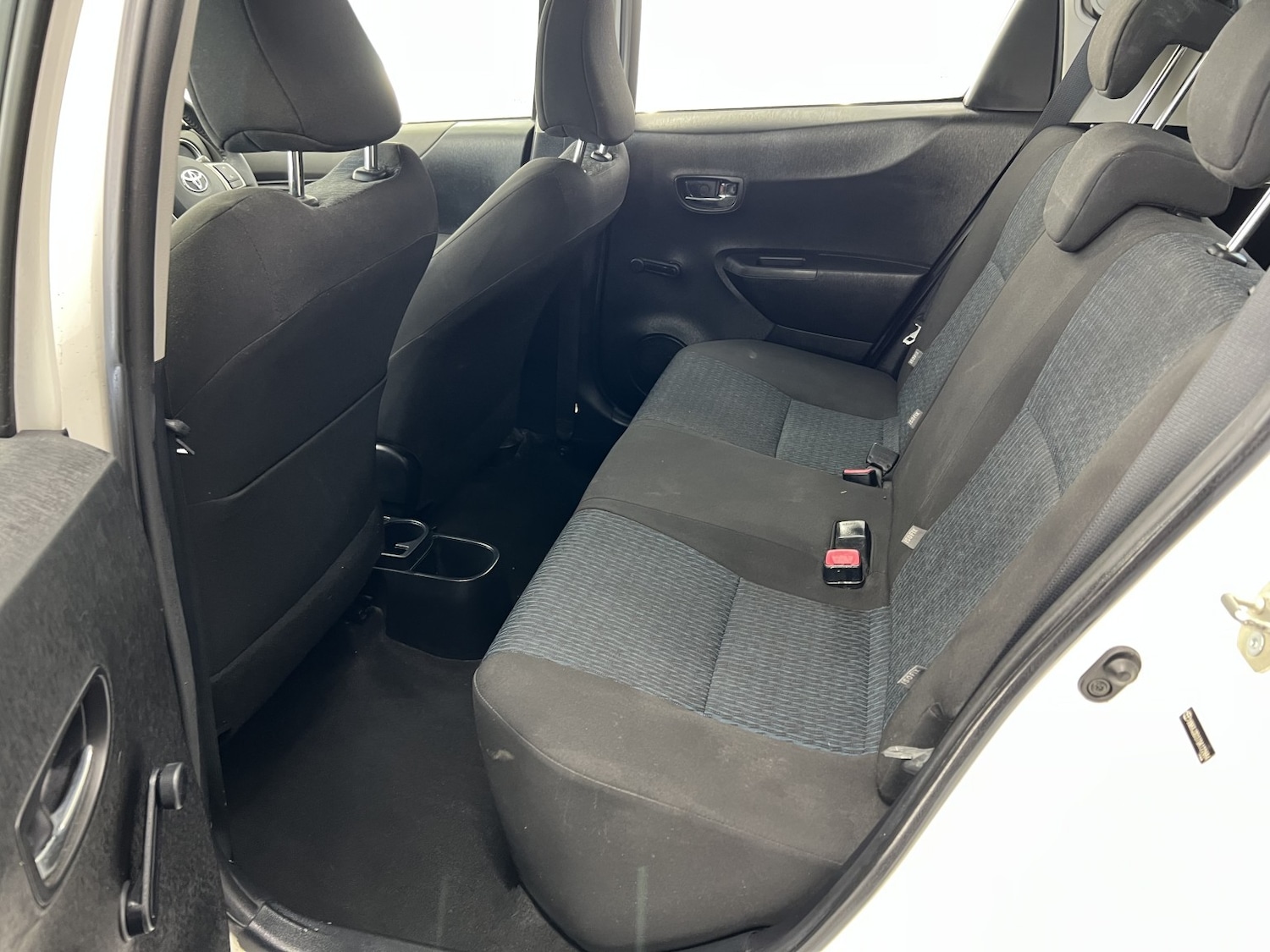 Used Toyota Yaris 2013 for sale - 77438255: Photo 24