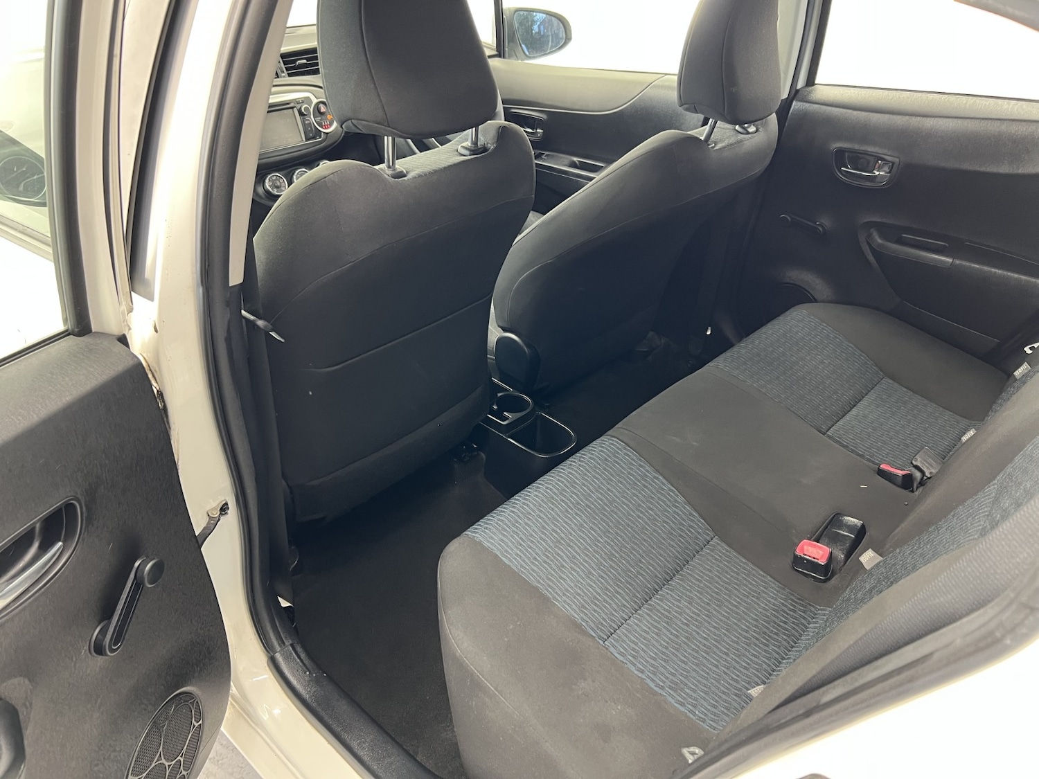 Used Toyota Yaris 2013 for sale - 77438255: Photo 29