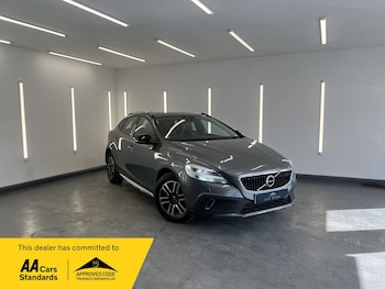 Used Volvo V40 2018 for sale - 78242677: Photo