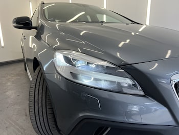 Used Volvo V40 2018 for sale - 78242677: Photo