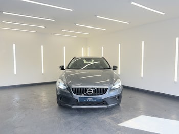 Used Volvo V40 2018 for sale - 78242677: Photo