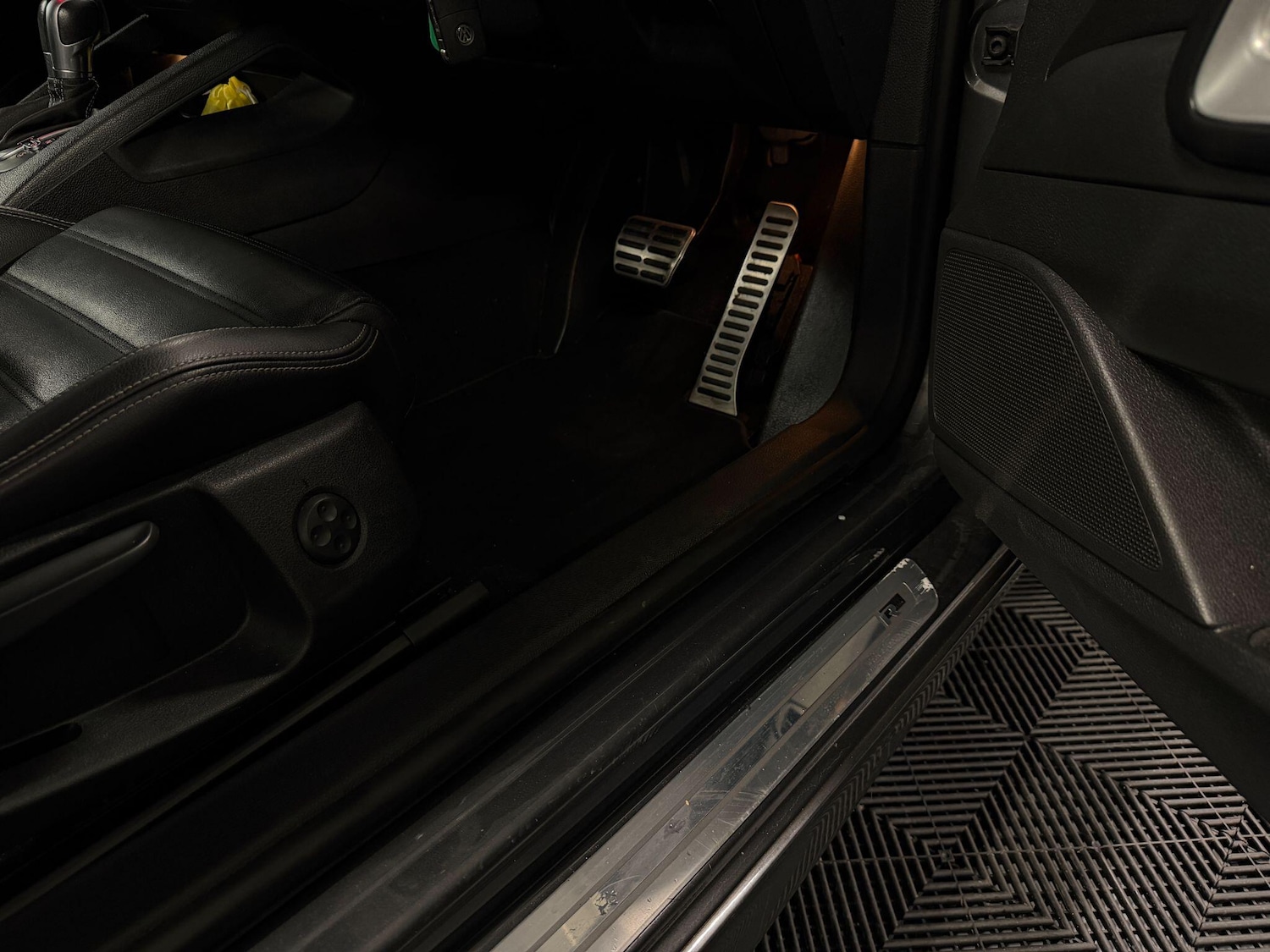 Used Volkswagen Scirocco 2017 for sale - 77490089: Photo 10