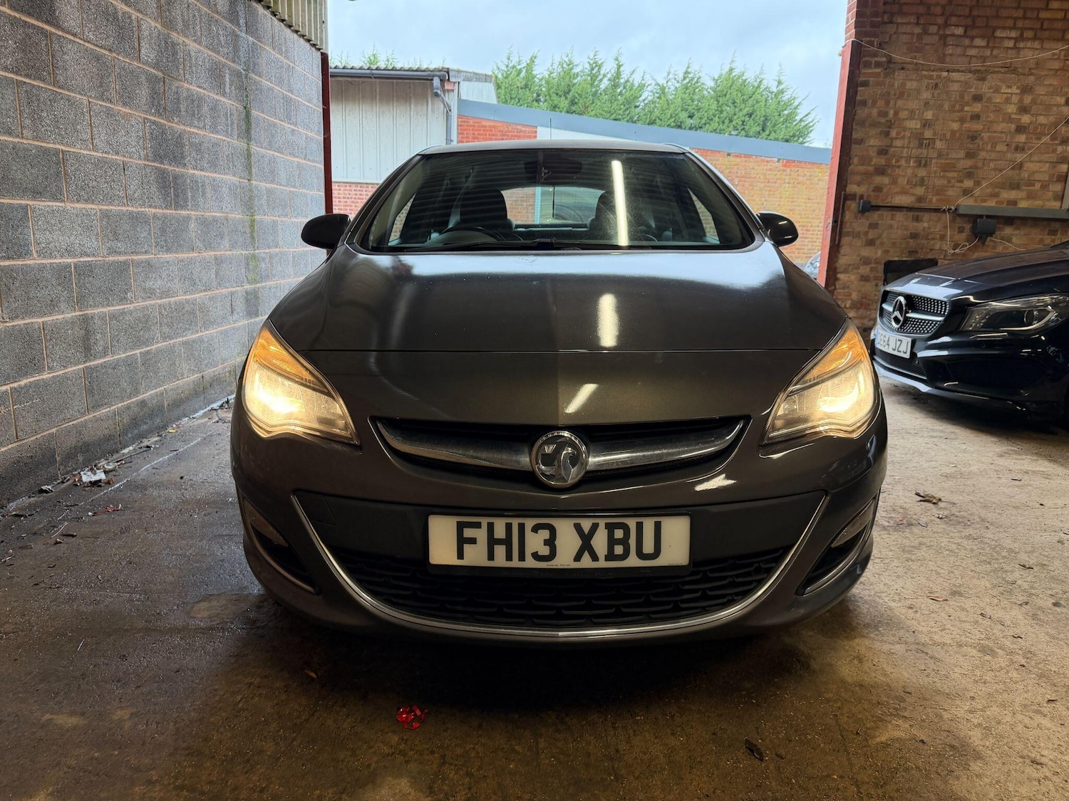 Used Vauxhall Astra 2013 for sale - 77490085: Photo 2