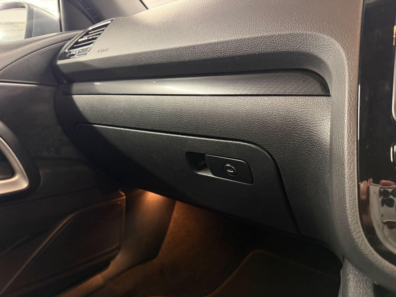 Used Volkswagen Scirocco 2017 for sale - 78204358: Photo 33