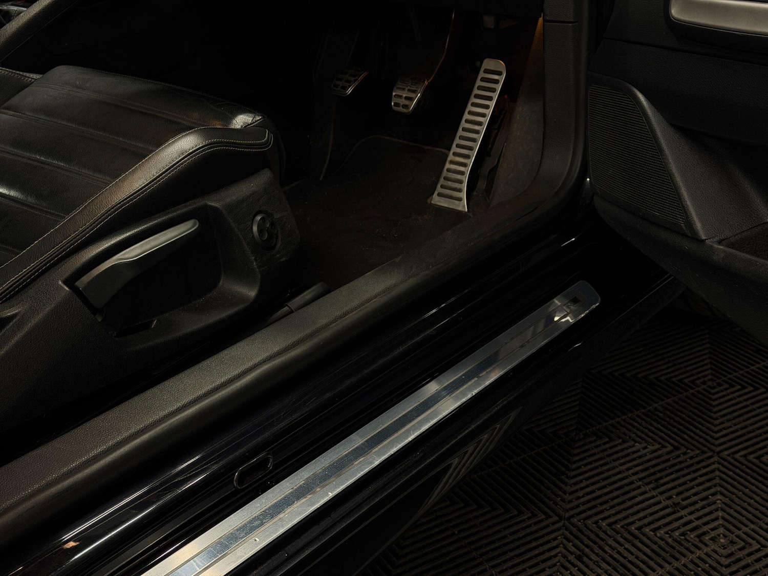 Used Volkswagen Scirocco 2017 for sale - 78204358: Photo 34