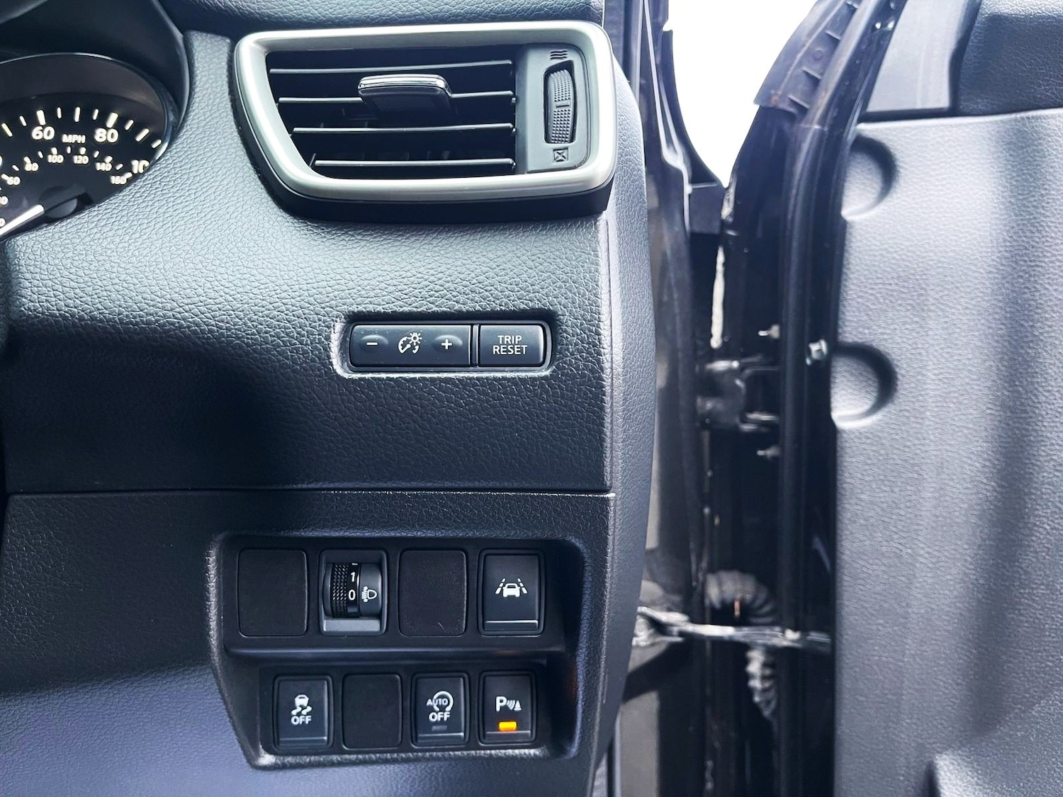 Used Nissan Qashqai 2016 for sale - 76984278: Photo 31