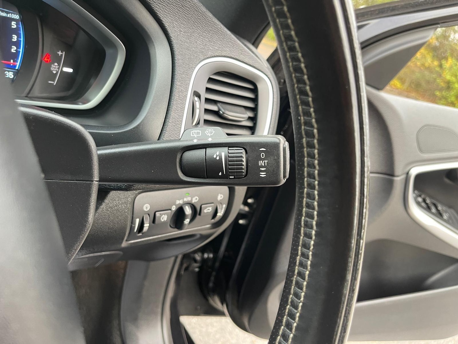 Used Volvo V40 2014 for sale - 76593414: Photo 49