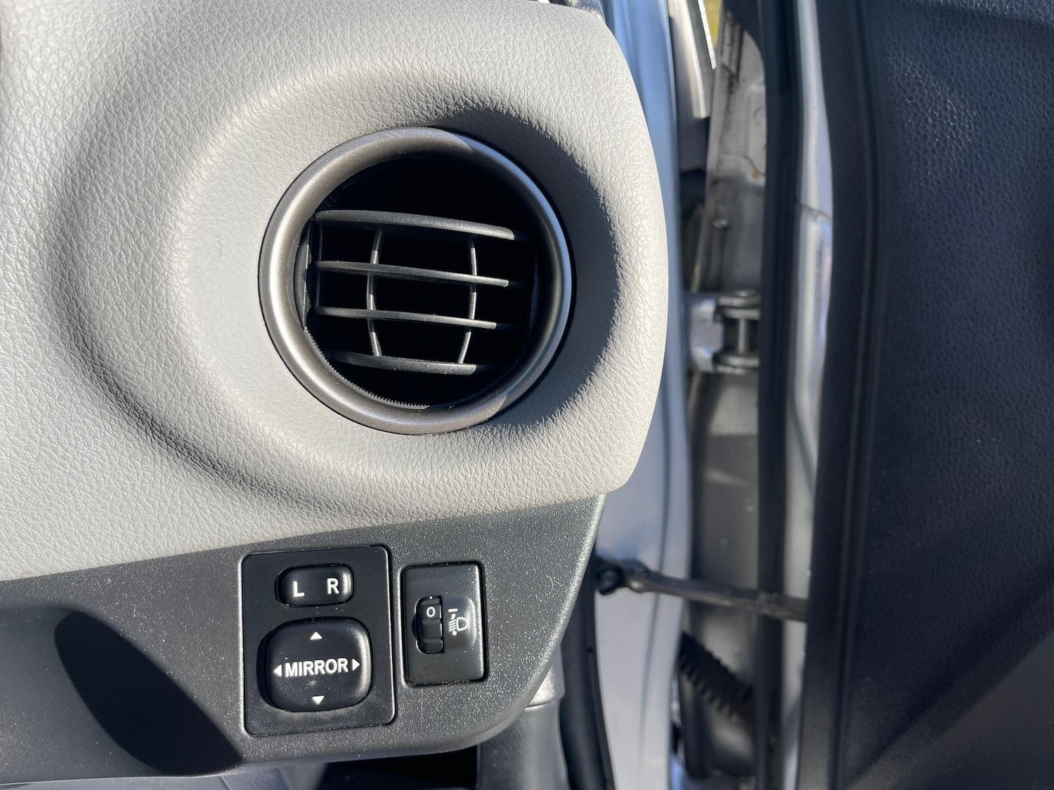 Used Toyota Yaris 2016 for sale - 76623134: Photo 30