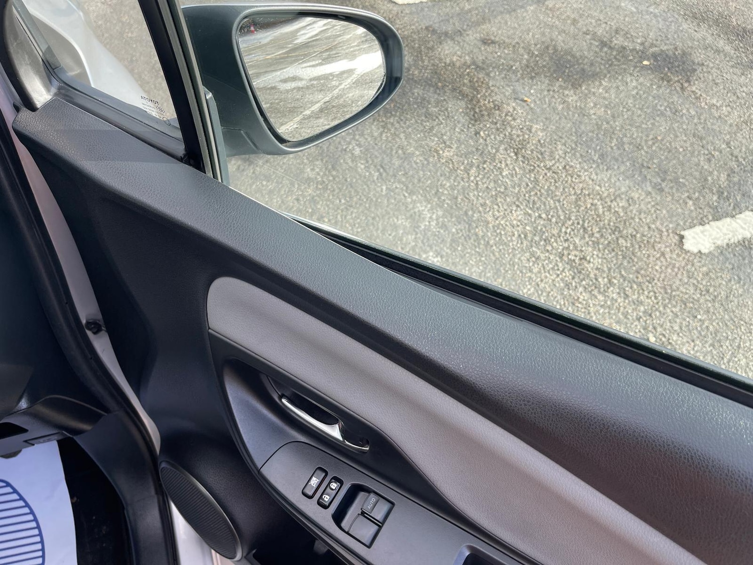 Used Toyota Yaris 2016 for sale - 76623134: Photo 49