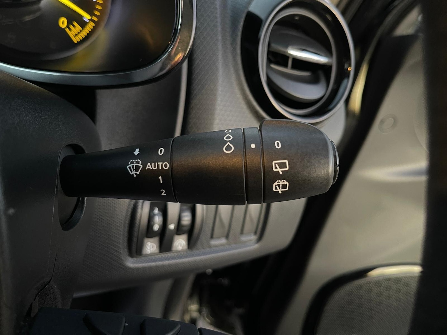 Used Renault Clio 2013 for sale - 76593395: Photo 27