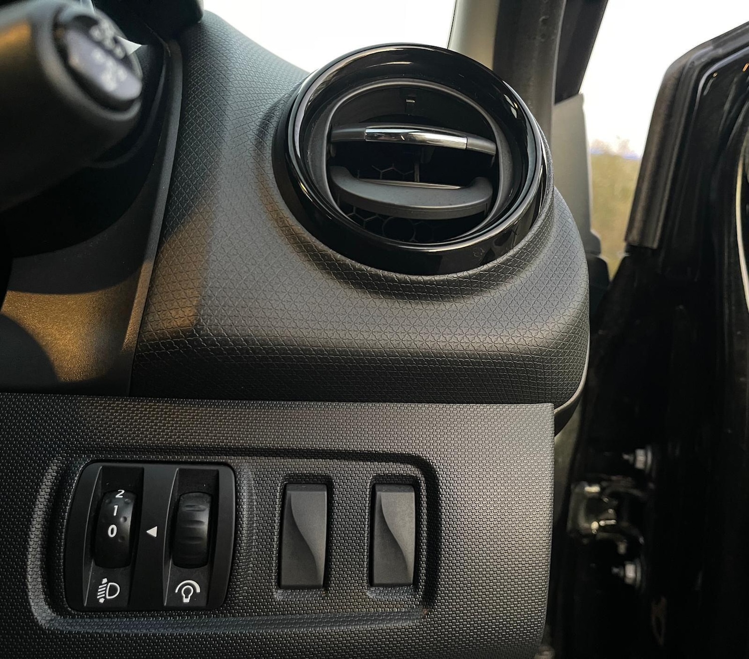 Used Renault Clio 2013 for sale - 76593395: Photo 30