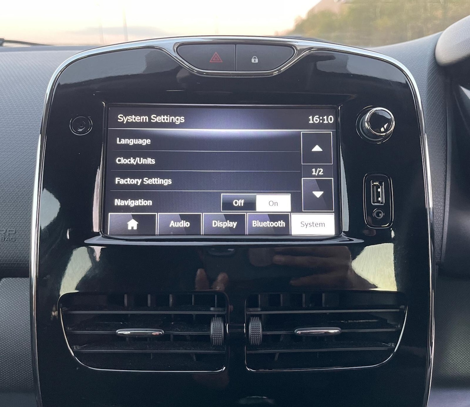 Used Renault Clio 2013 for sale - 76593395: Photo 36