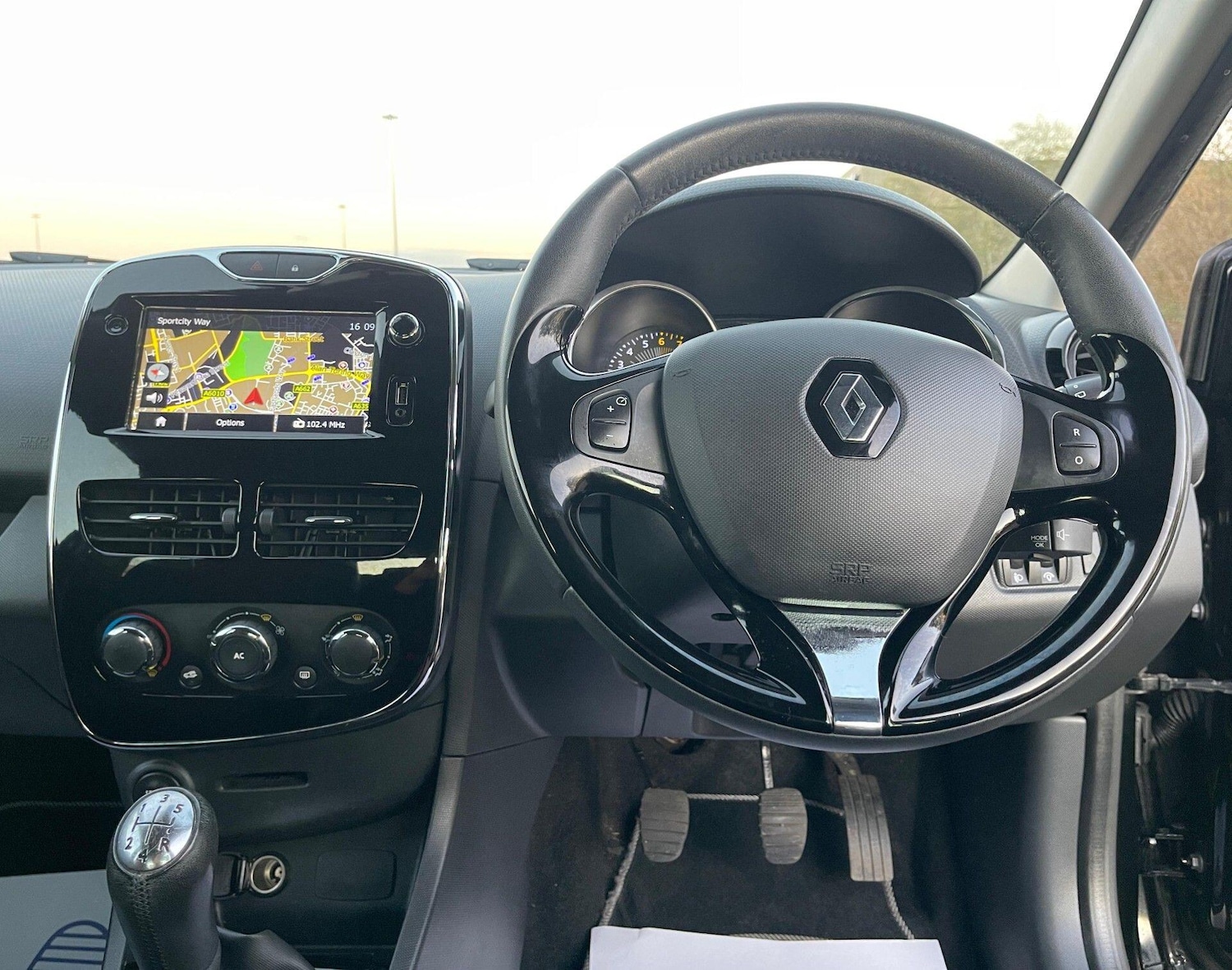 Used Renault Clio 2013 for sale - 76593395: Photo 45