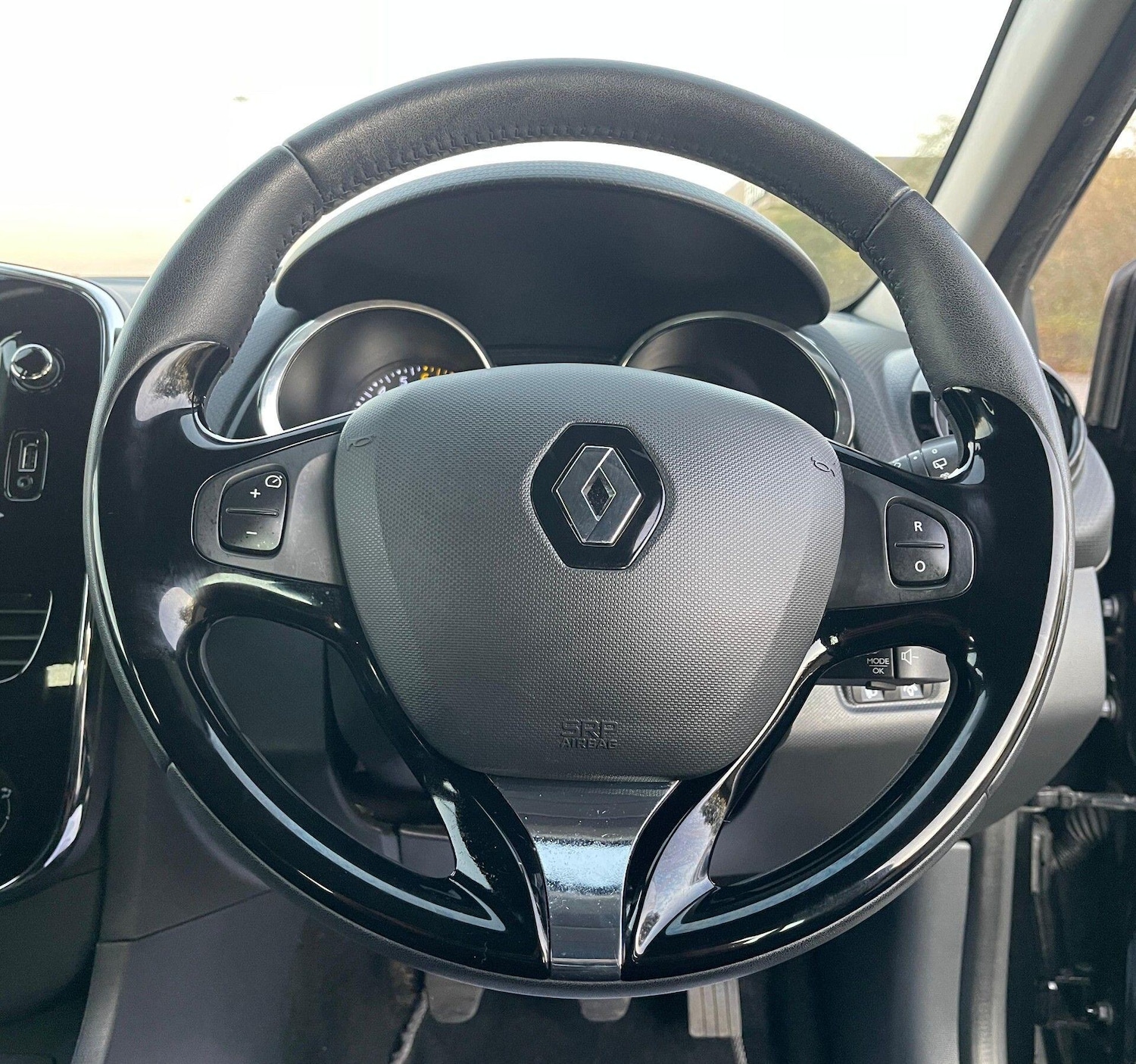 Used Renault Clio 2013 for sale - 76593395: Photo 46