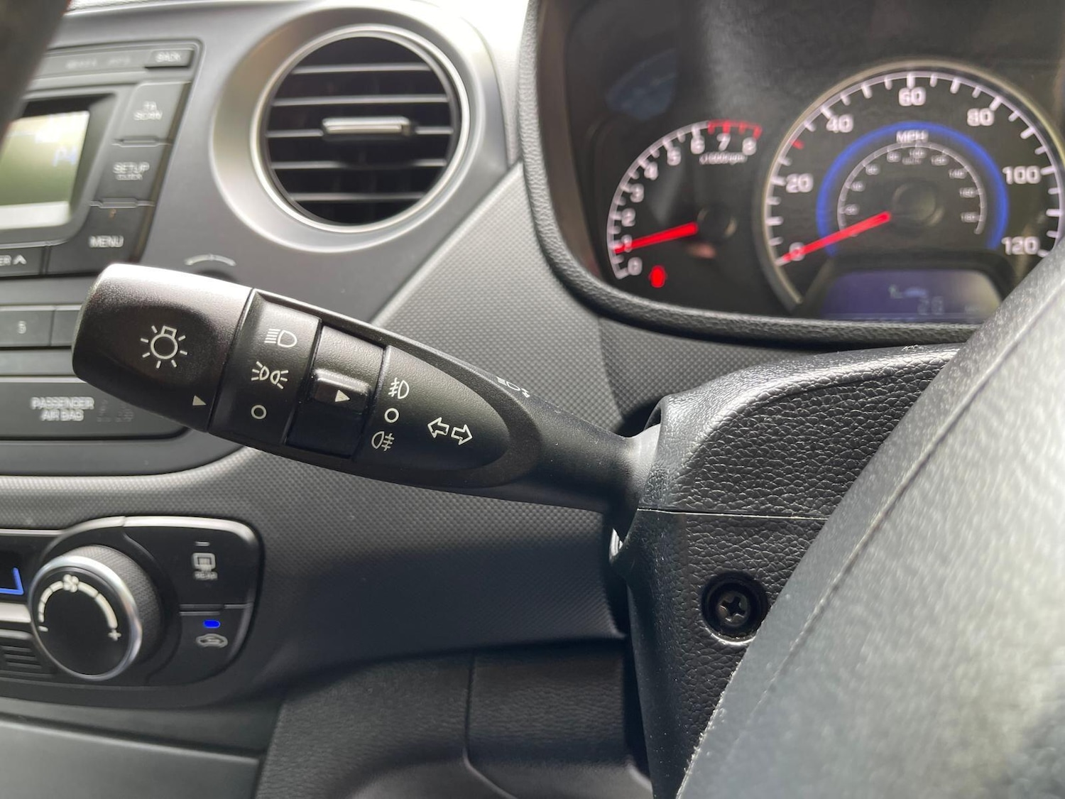 Used Hyundai i10 2017 for sale - 76579888: Photo 40