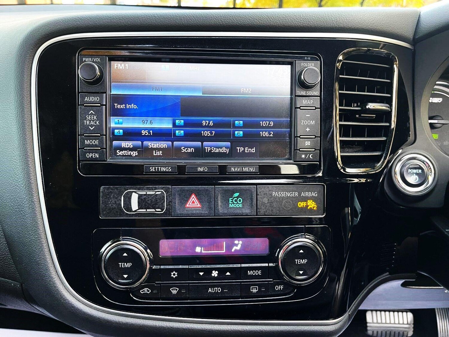 Used Mitsubishi Outlander 2015 for sale - 76623157: Photo 37