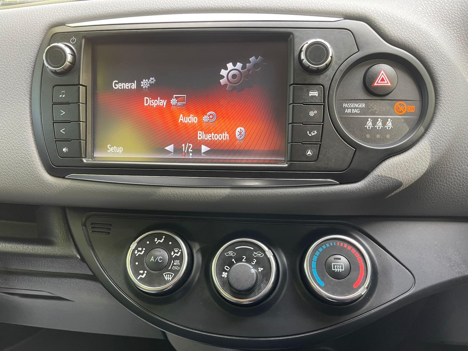 Used Toyota Yaris 2015 for sale - 76579881: Photo 26