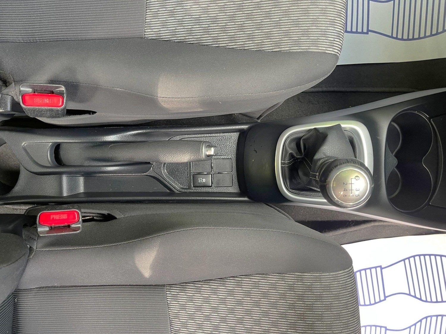 Used Toyota Yaris 2015 for sale - 76579881: Photo 29