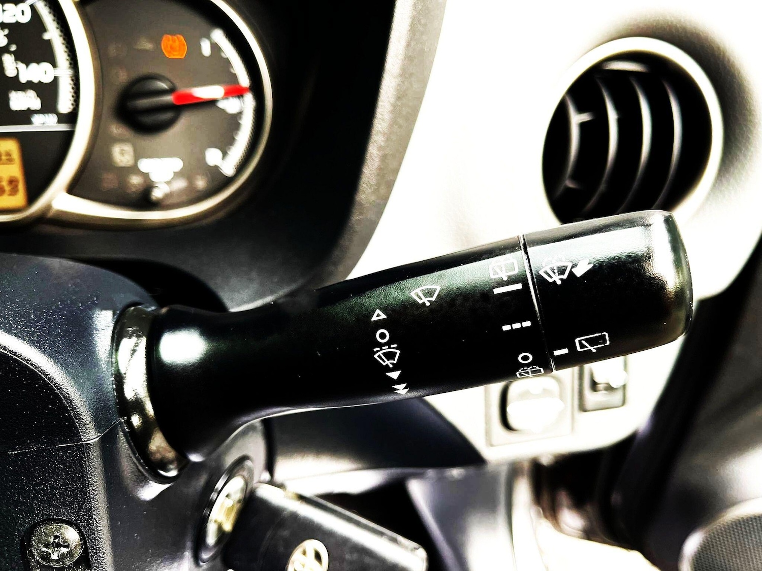 Used Toyota Yaris 2015 for sale - 76579881: Photo 33