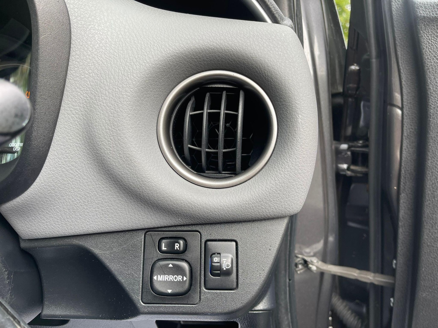 Used Toyota Yaris 2015 for sale - 76579881: Photo 34