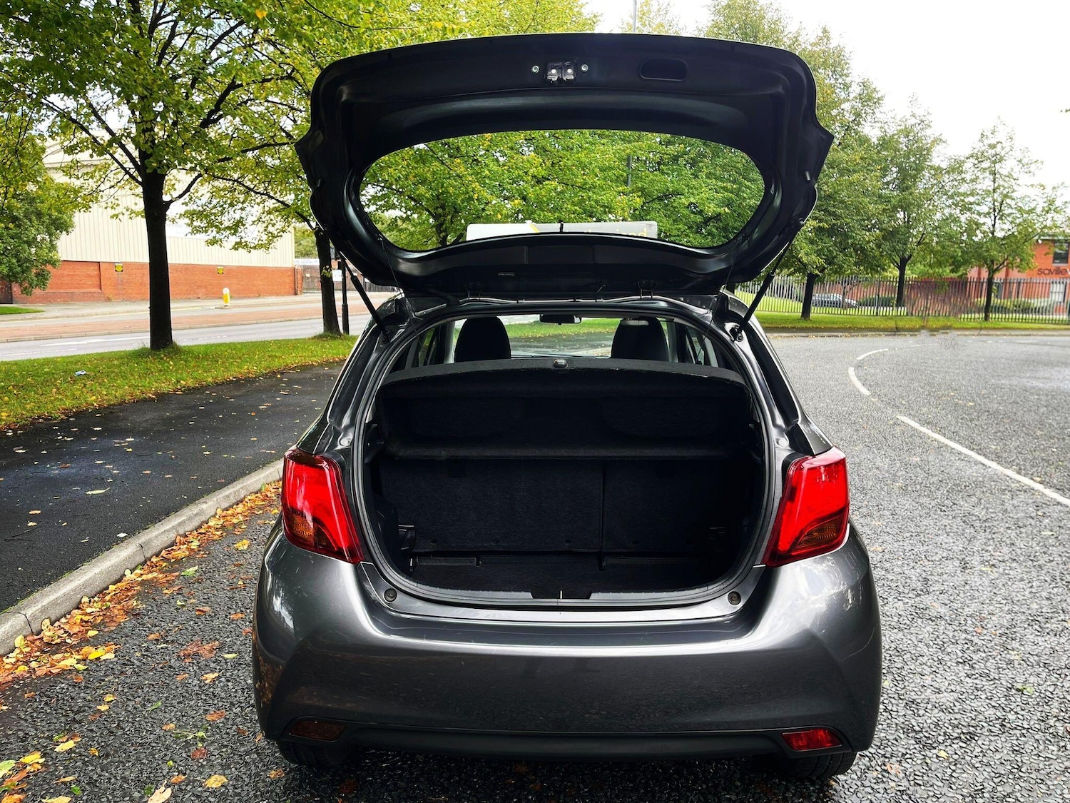 Used Toyota Yaris 2015 for sale - 76579881: Photo 36