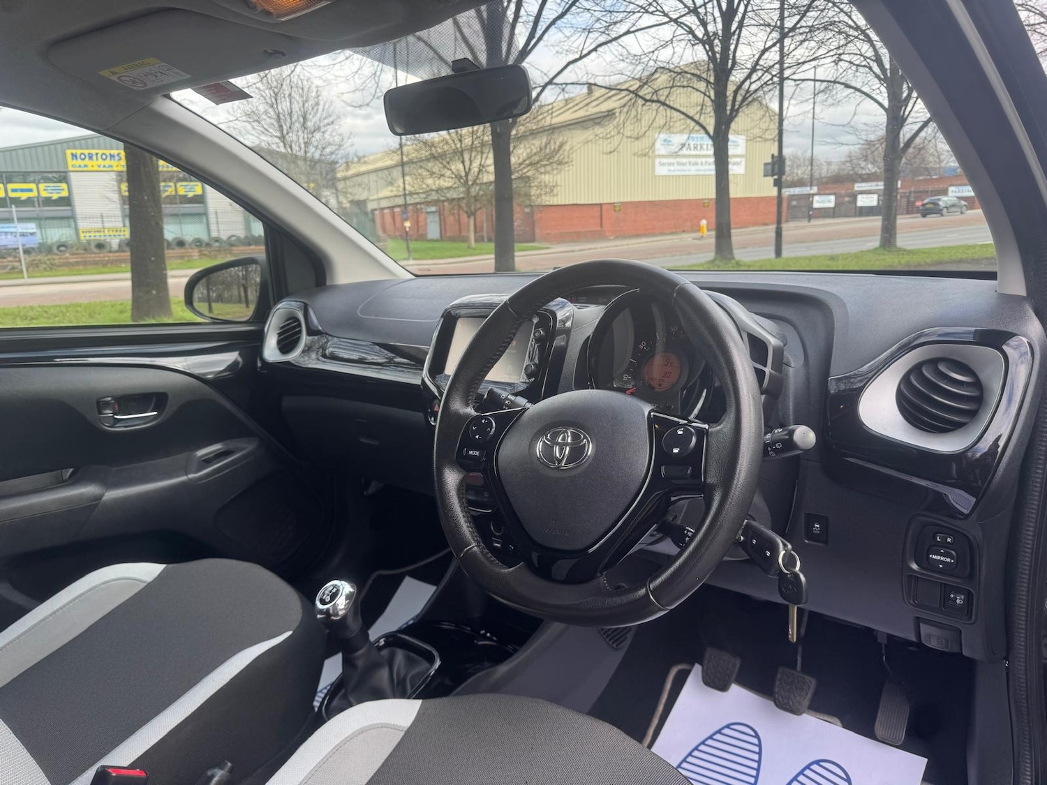 Used Toyota AYGO 2015 for sale - 77818117: Photo 17