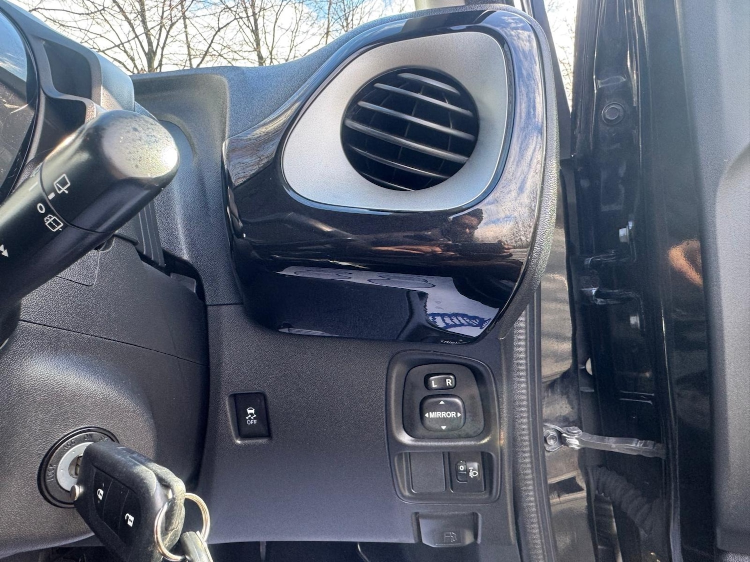 Used Toyota AYGO 2015 for sale - 77818117: Photo 32