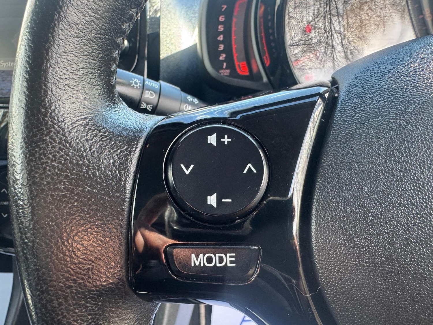 Used Toyota AYGO 2015 for sale - 77818117: Photo 40