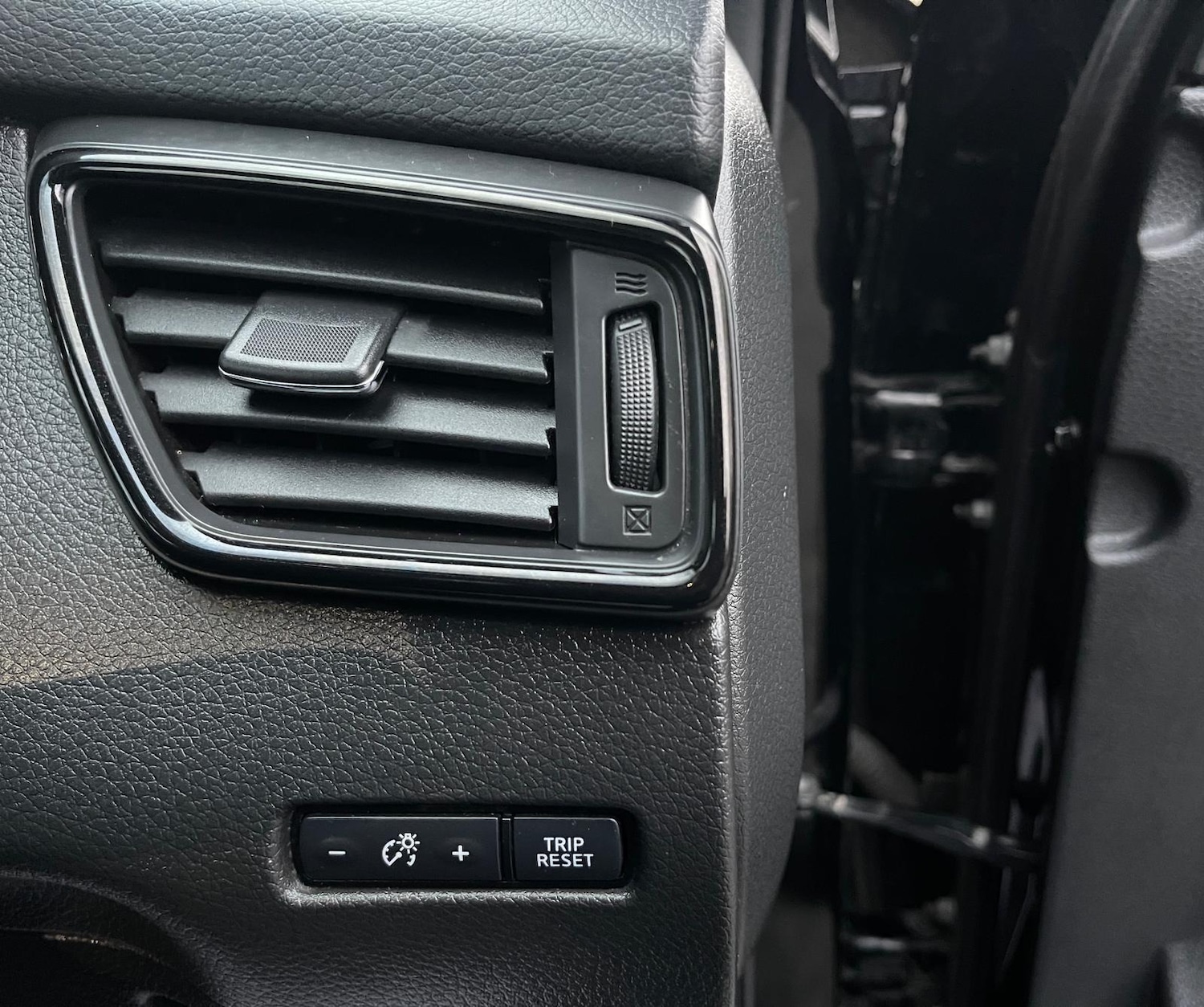 Used Nissan X-Trail 2018 for sale - 76834720: Photo 25