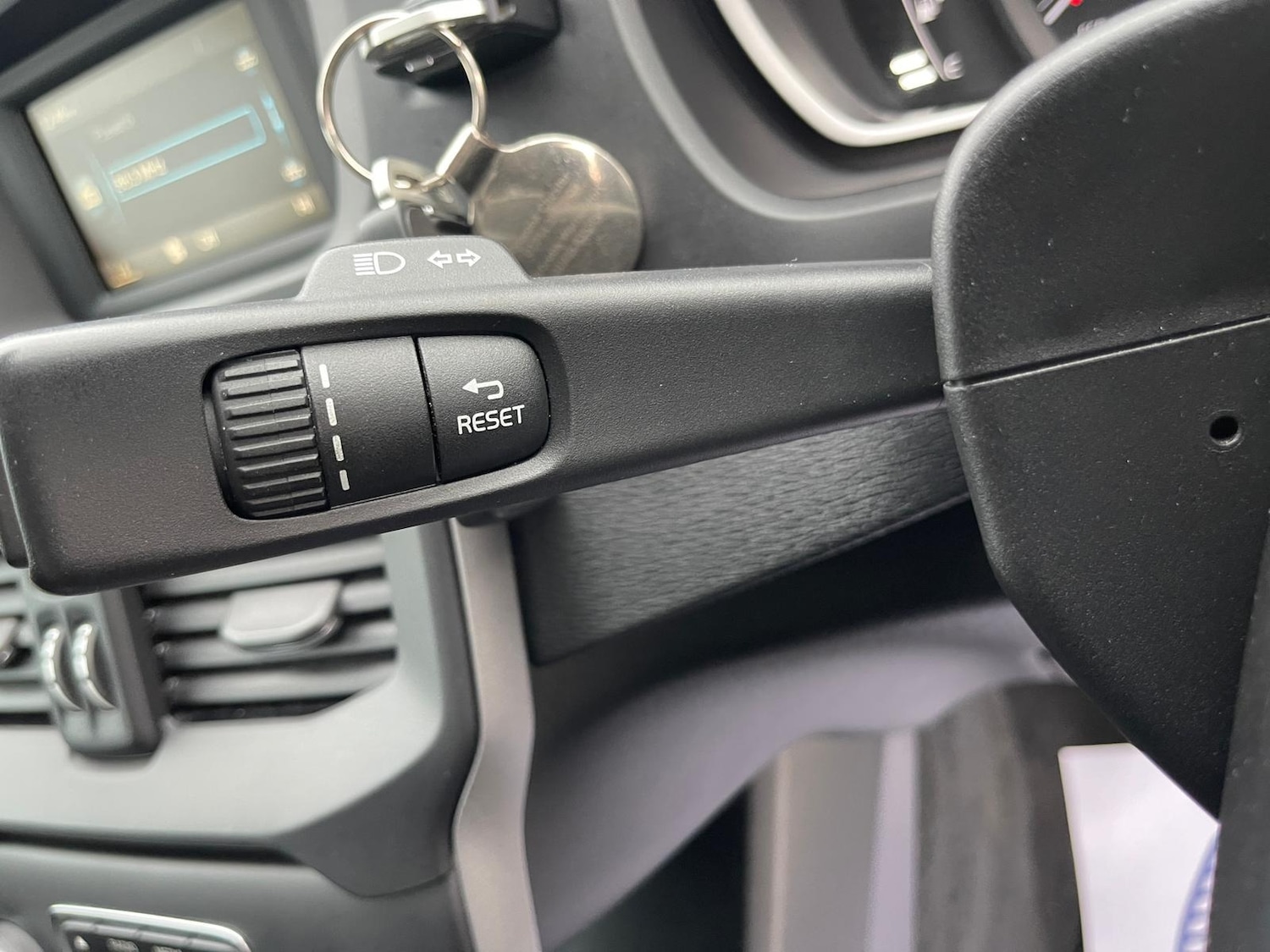 Used Volvo V40 2016 for sale - 76682694: Photo 35