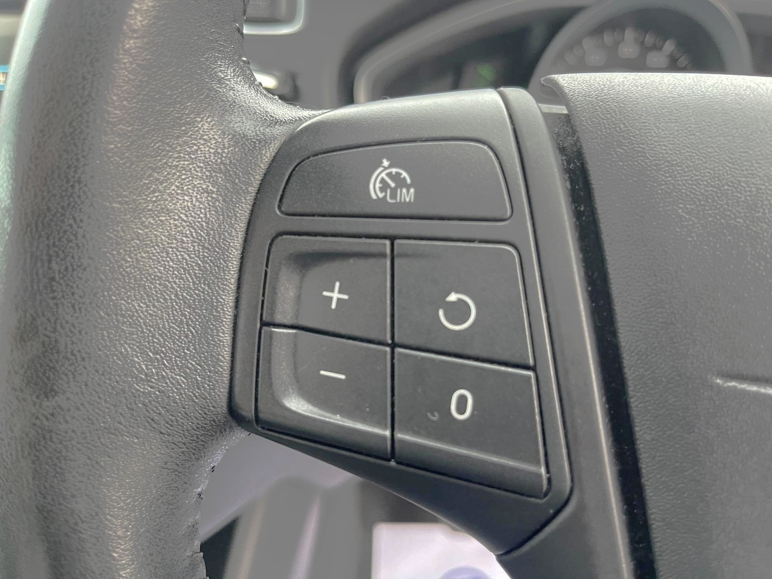 Used Volvo V40 2016 for sale - 76682694: Photo 36