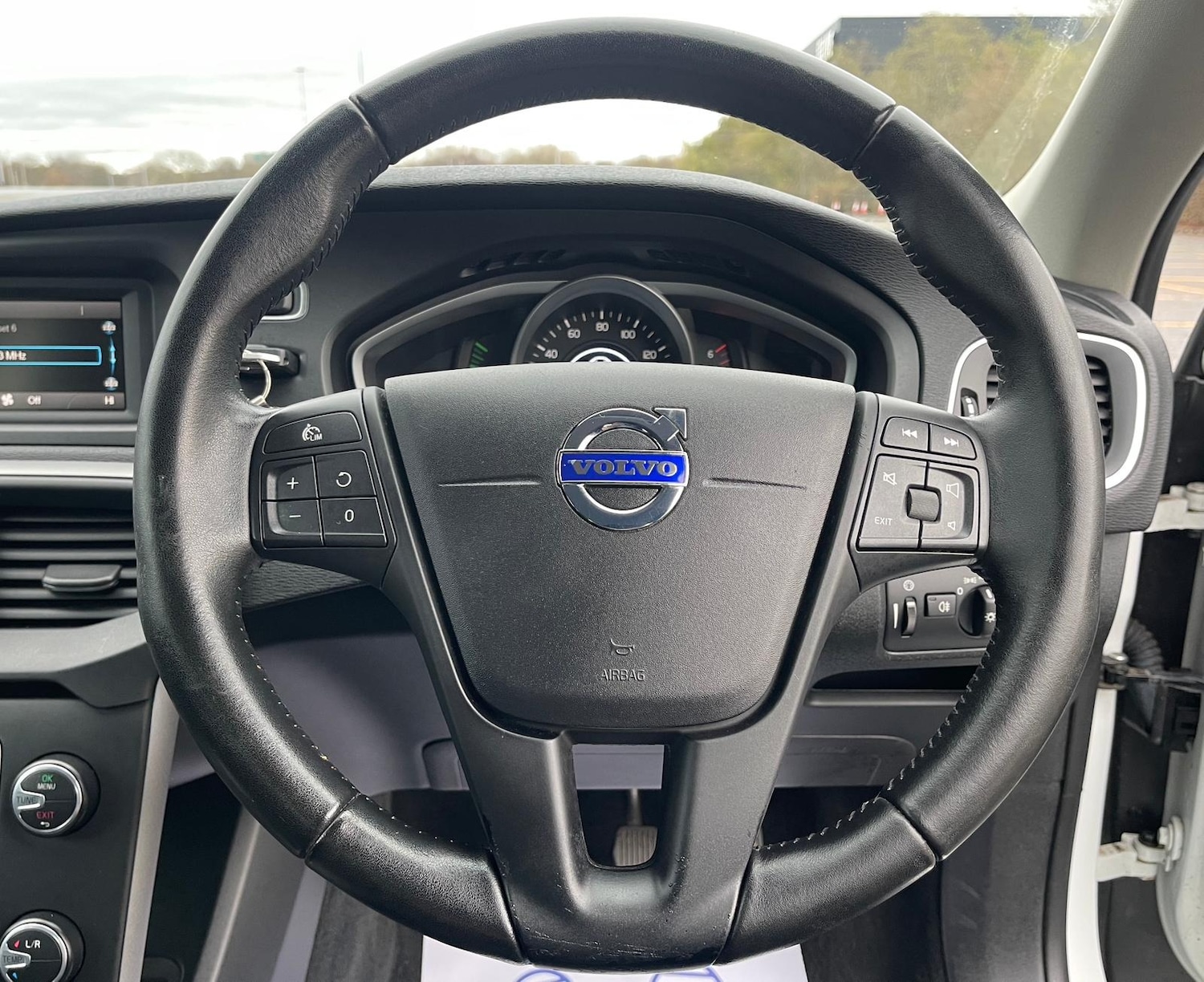 Used Volvo V40 2016 for sale - 76682694: Photo 37