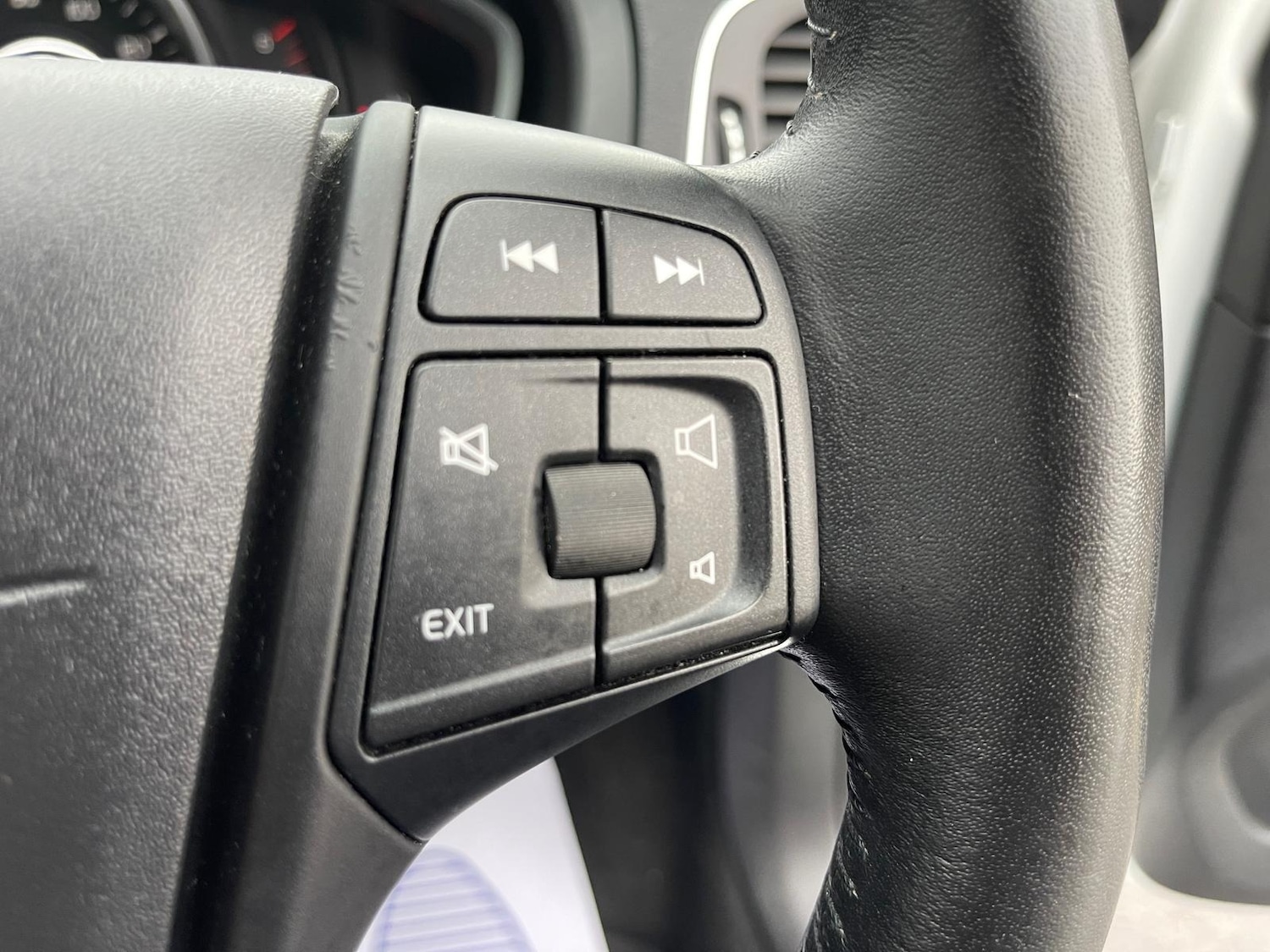 Used Volvo V40 2016 for sale - 76682694: Photo 38