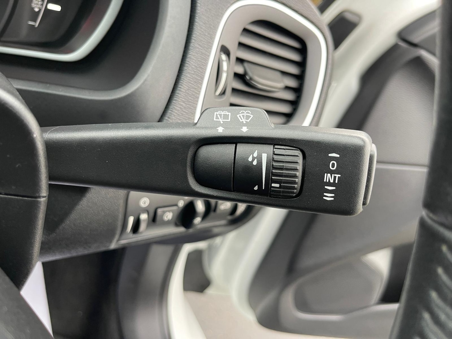 Used Volvo V40 2016 for sale - 76682694: Photo 39