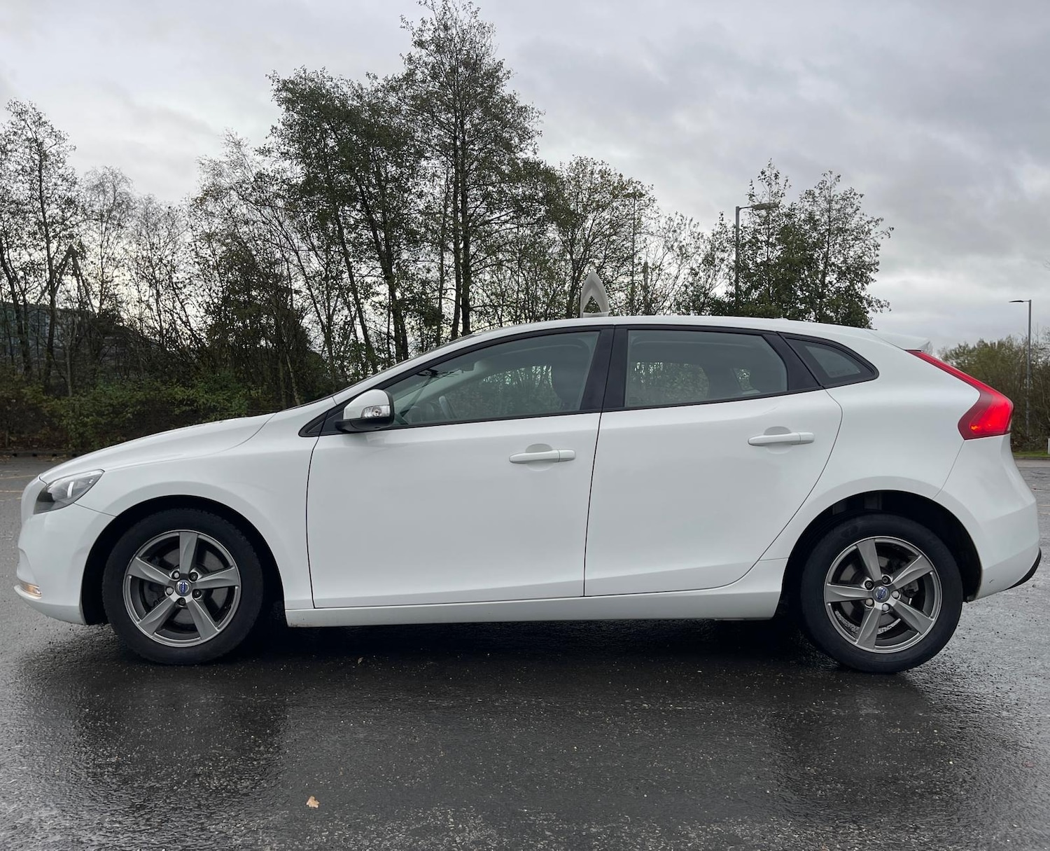 Used Volvo V40 2016 for sale - 76682694: Photo 4