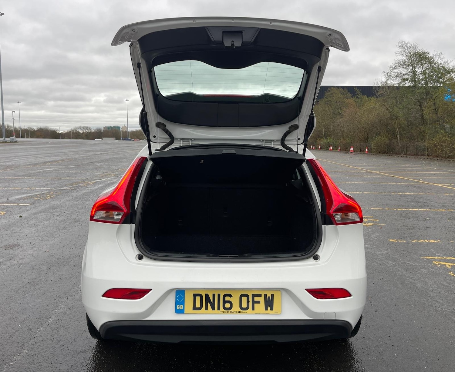 Used Volvo V40 2016 for sale - 76682694: Photo 41