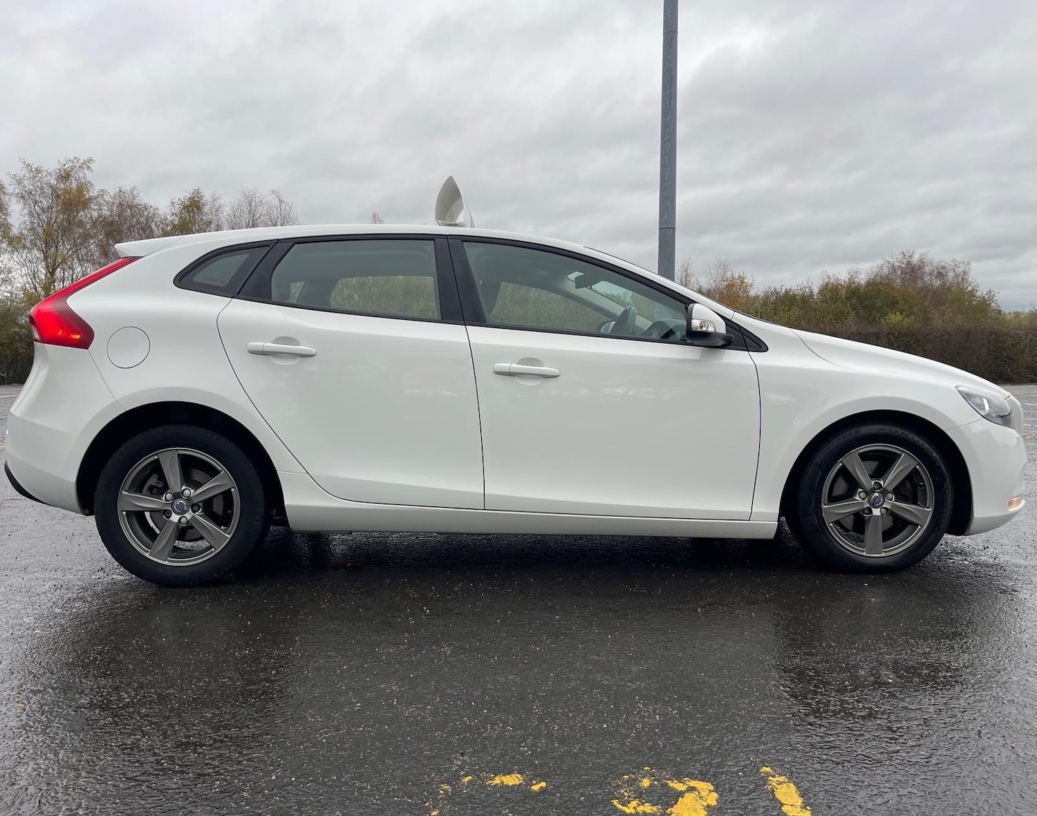 Used Volvo V40 2016 for sale - 76682694: Photo 8
