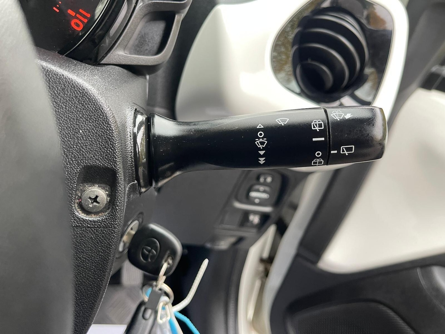 Used Toyota AYGO 2015 for sale - 76623162: Photo 40