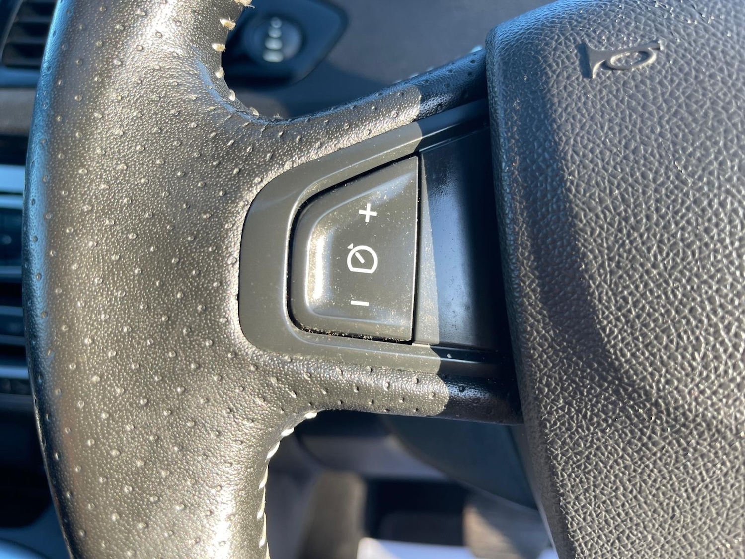 Used Renault Grand Scenic 2014 for sale - 76650329: Photo 30