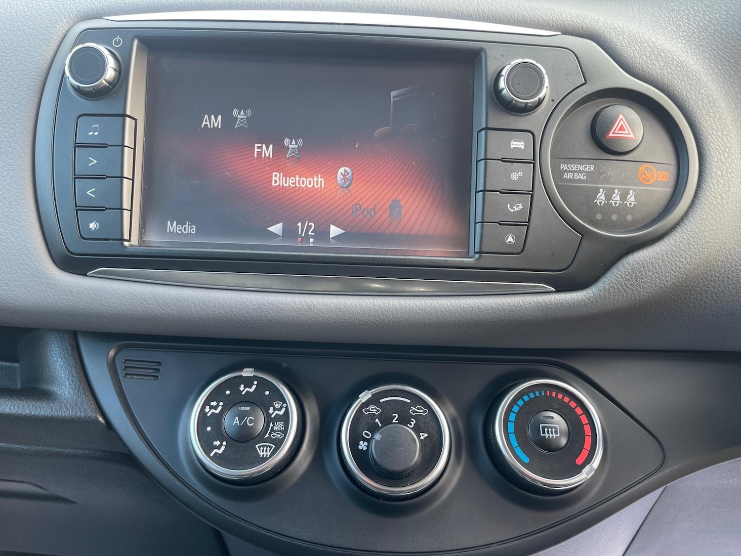 Used Toyota Yaris 2015 for sale - 77392336: Photo 24