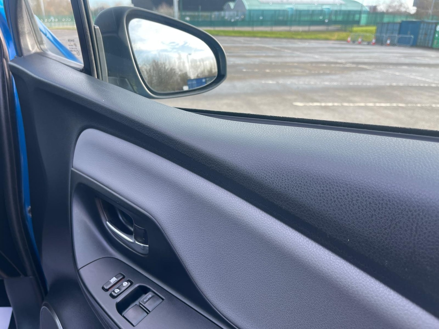 Used Toyota Yaris 2015 for sale - 77392336: Photo 25