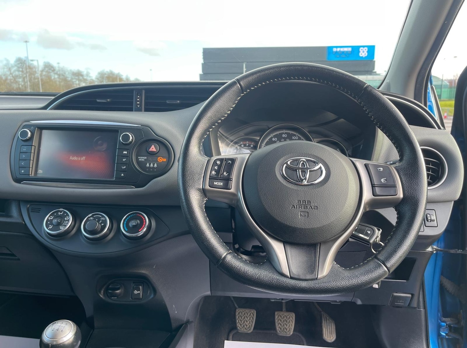 Used Toyota Yaris 2015 for sale - 77392336: Photo 49