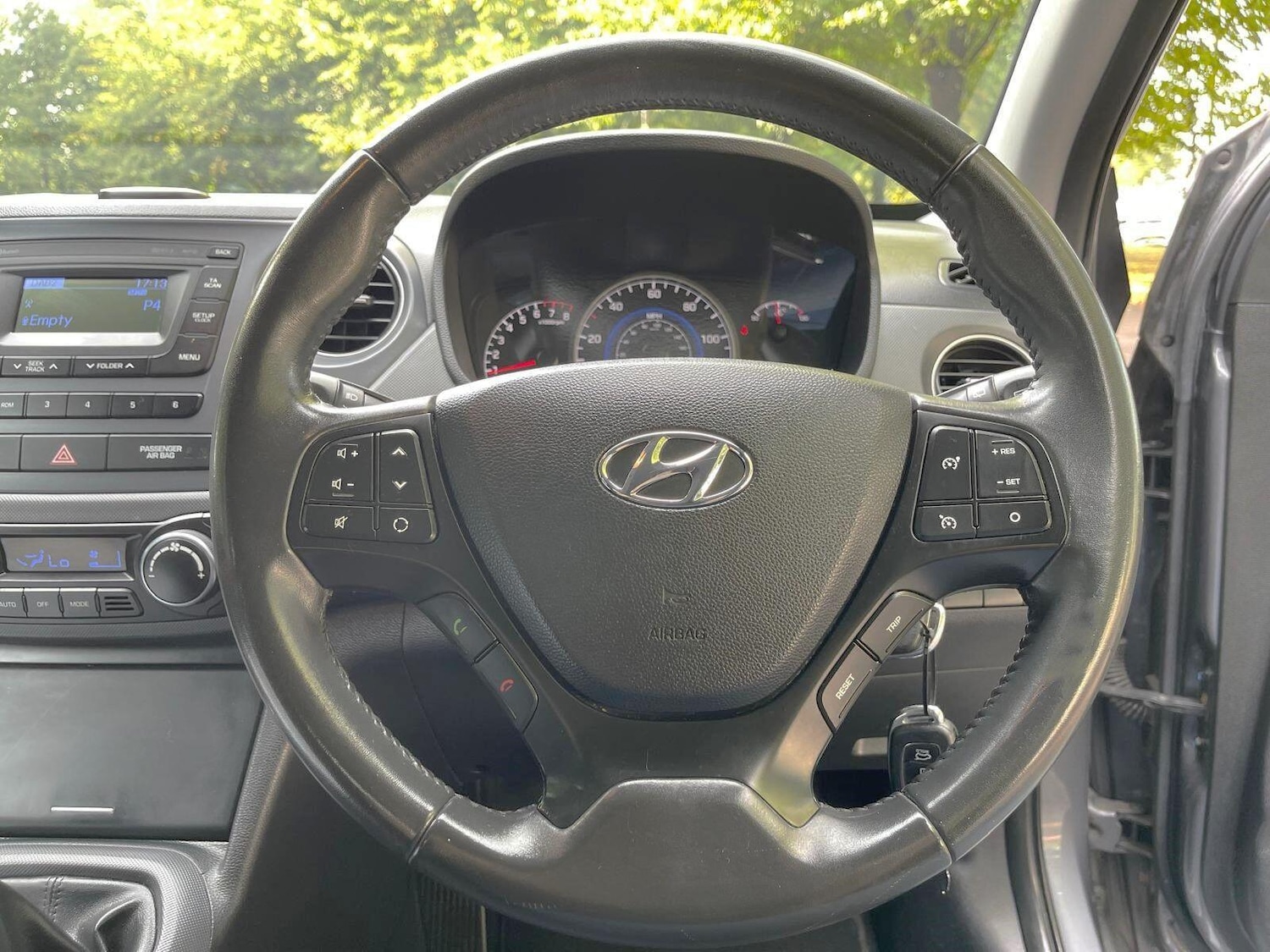 Used Hyundai i10 2017 for sale - 76623133: Photo 42